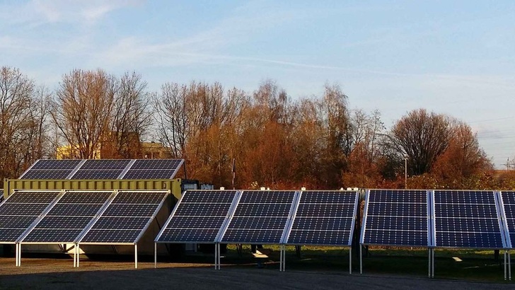 Solarstrom macht die Bundeswehr unabhängiger vom Diesel.