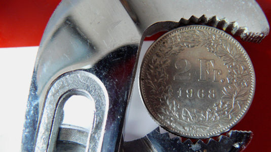 Am 15. Janaur konnte die Schweizerische Nationalbank den Mindestkurs des Franken nicht mehr verteidigen. Die folgende Aufwertung ist aber kein Grund, die Energiewende zu unterbrechen.