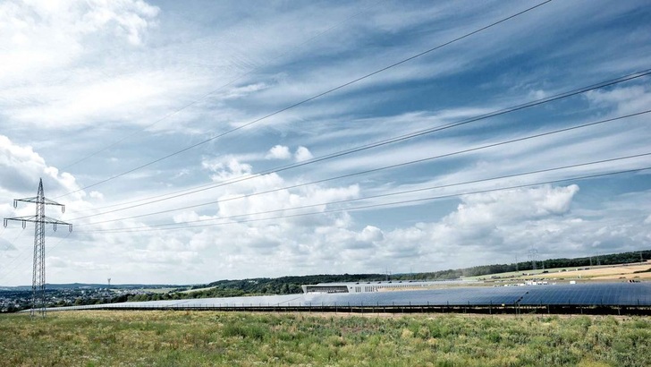 Die Sonnenfinsternis zeigt, wie sich der Kraftwerkspark mit seinem Kapazitäten entwickeln muss. - © SMA Solar
