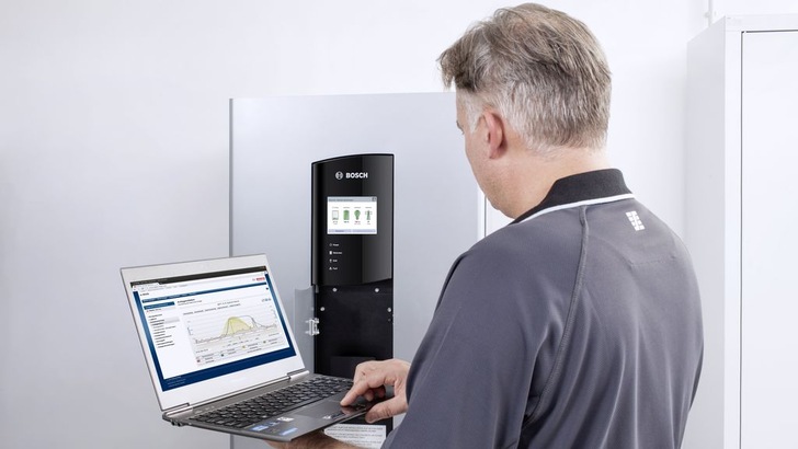 Der Eigenstromerbrauch eines Speichers ist ein entscheidendes Kriterium für seine Wirtschaftlichkeit. Denn auch das Batteriemanagementsystem braucht Strom, ebenso der Ladewechselrichter. - © Bosch Power Tec
 Der Eigenstromerbrauch eines Speichers ist ein entscheidendes Kriterium für seine Wirtschaftlichkeit. Denn auch das Batteriemanagementsystem braucht Strom, ebenso der Ladewechselrichter.