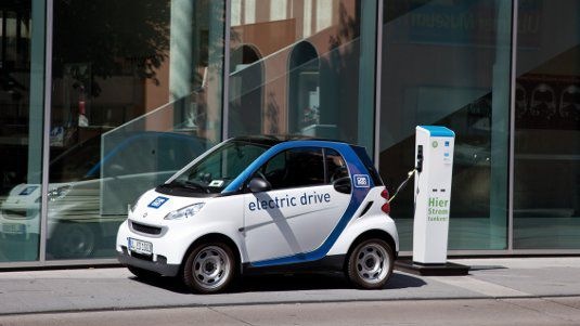 Noch ist der Anteil der Elektroautos gering. Doch immerhin verdoppelt sich der Markt von Jahr zu Jahr.