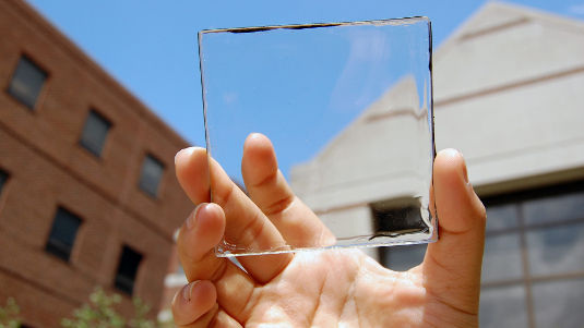 Vollkommen transparent und doch photovoltaisch aktiv: Die Solarzellen der Forscher von der Michigan State University haben bisher noch einen Wirkungsgrad von nahezu einem Prozent.