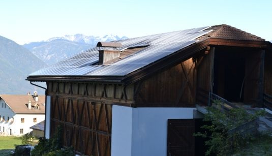 Fenaco will die Dächer der Schweizer Landwirtschaftsbetriebe mit Photovoltaikanlagen bestücken.