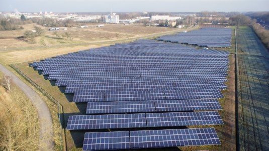 Der neue Solarpark von Wirsol steht auf kirchlichem Acker. - © Wircon/Wirsol
