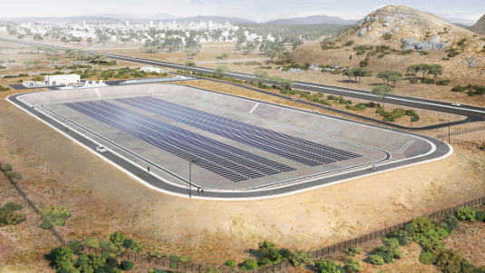 Mit der Solarfolie werden die Becken komplett abgedeckt. Hinterher können Handwerker auf die Fläche treten und die Anlage leicht warten und reinigen.