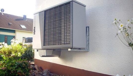 Wenn die Wärmepumpe mit einer Photovoltaikanlage betrieben wird, liefert sie sogar echte erneuerbare Wärme.