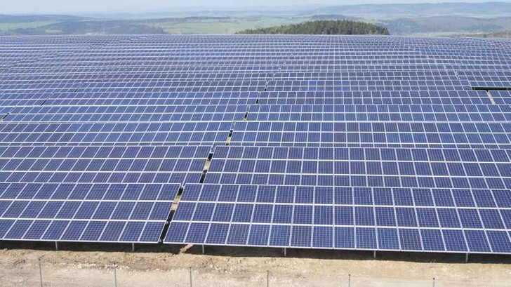 Die Genossenschaft Egis errichtete Mitte 2015 einen Solarpark.