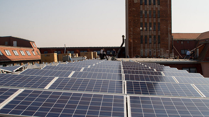 Die Direktbelieferung von Gewerbebetrieben mit Solarstrom ist immer noch ein lohnenswertes Geschäftsmodell. Auch wenn für den Strom jetzt die volle EEG-Umlage anfällt. - © Stefan Seim
