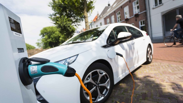 Elektromobilität und Ladesysteme bieten Gesprächsstoff.