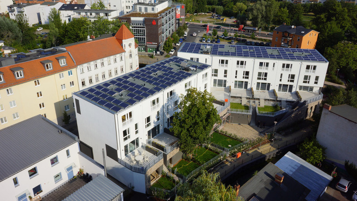 Das Projekt in Eberswalde zeigt, dass die Belieferung von Mietern mit Solarstrom vom eigenen Dach als Geschäftsmodell funktioniert. - © Meine Solar GmbH

