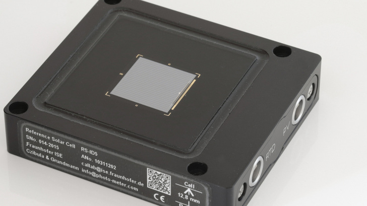 Mit der neuen Referenzzelle kann das Fraunhofer ISE -Typ-Solarzellen vermessen und deren Wirkungsgrade zertifzieren