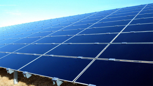 Vor allem große Photovoltaikprojekte dauern oft sehr lang, bis sie am Netz sind. Bisher hatten die künfitgen Betreiber die Möglichkeit, die Anlagen schon vor der Fertigstellung anzumelden.