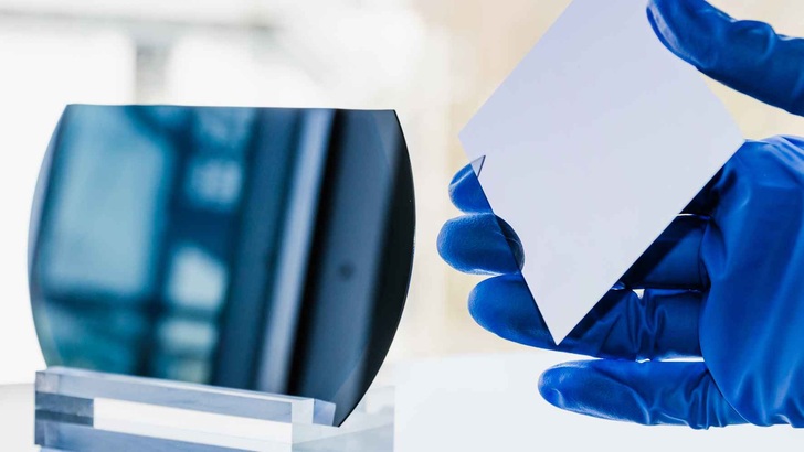 Der epitaktisch gewachsene Wafer, kurz Epiwafer.