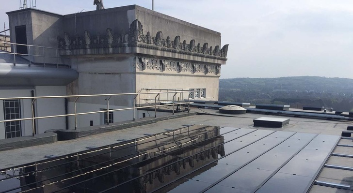 Parlamentsgebäude Belfast mit Dünnschichtmodulen von Calyxo.