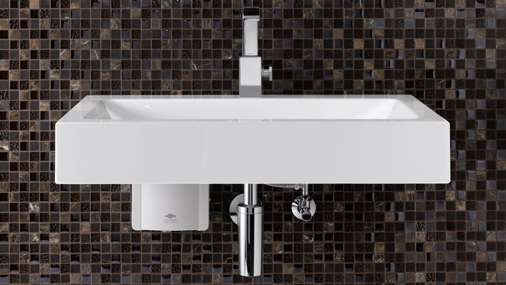 Dieser kleine Durchlauferhitzer wurde als Untertischgerät direkt an der Zapfstelle montiert.