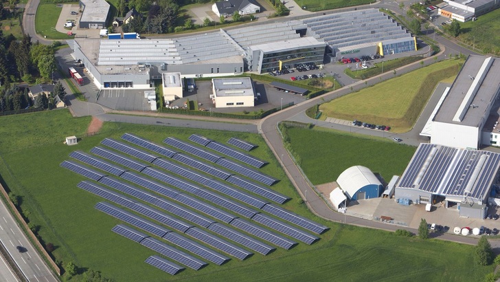 Derzeit baut Heckert Solar in Chemnitz seine Fabrik von 240 Megawatt auf 300 Megawatt aus. - © Heckert Solar
