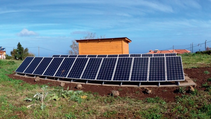 Bereits 2013 baute der thüringische Systemanbieter Maxx Solar aus Waltershausen diese kleine Inselanlage auf den Kanaren. Die Photovoltaik könnte aber auch den Großteil der Energieversorgung auf den Inseln übernehmen.