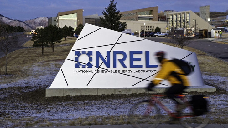 Hier am NREL in Colorado haben die Forscher ihre beiden Zellen übereinander gestapelt.