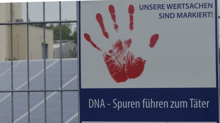 Selbst bei kleinen Anlagen lohnt sich die Kennzeichnung der Komponenten wirtschaftlich. Diese werden dann für die Diebe wertlos.