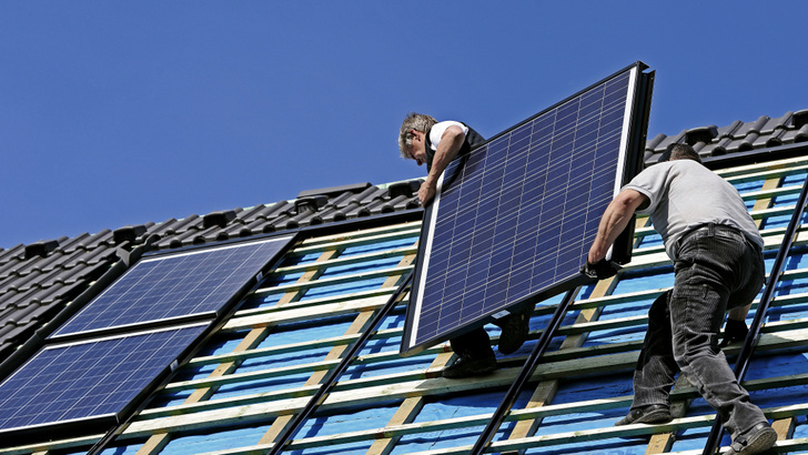 Grundsätzlich gilt: Die Installation sollte immer ein Fachhandwerker durchführen. - © RWE
