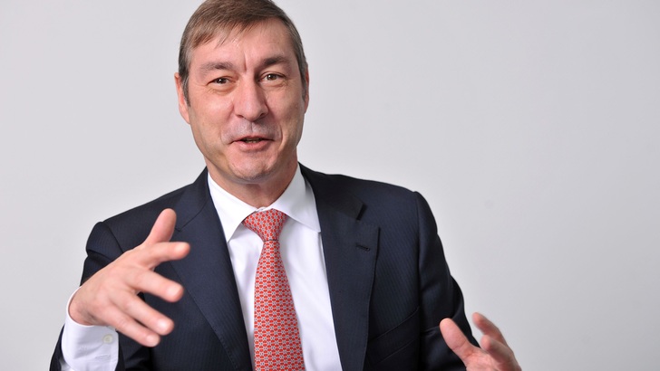 Dr. Michael Schmidt ist Geschäftsführer der RWE Metering GmbH. Er hat 4,3 Millionen Stromzähler in seinem Netzgebiet. Deutschlandweit sind es rund 40 Millionen Zähler.