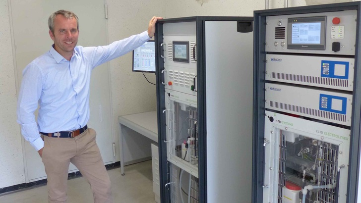 Ove Petersen präsentiert die neuen Stacks im Live-Betrieb.