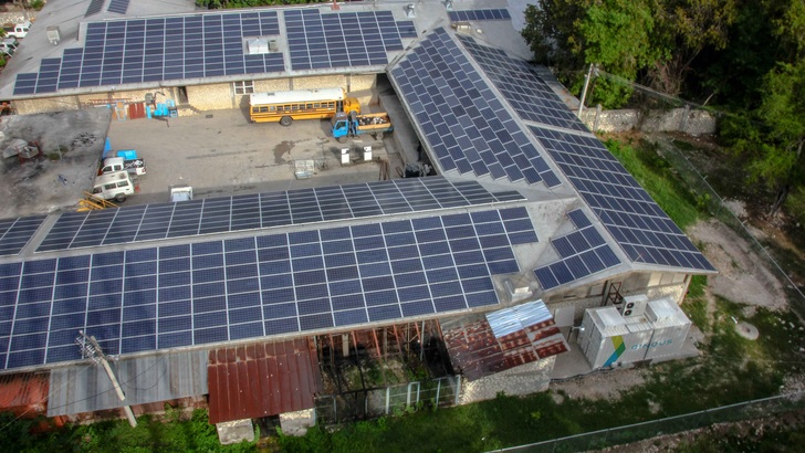 Der Speicher versorgt ein Krankenhaus in Haiti.