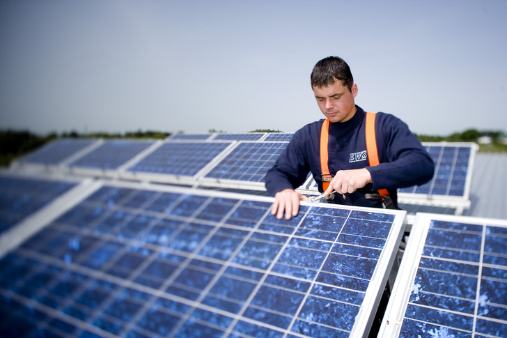Die Anforderungen an die Ausbildung von Fachkräften steigen — auch in der Photovoltaikbranche. - © EWS
