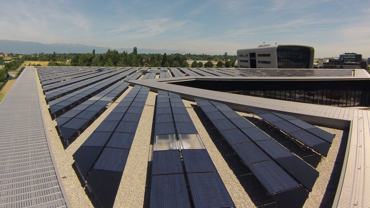 Das Geschäft mit gewerblichen Dachanlagen gewinnt in Deutschland ebenso wie im Ausland an Bedeutung.