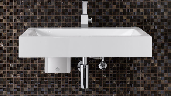 Ein Durchlauferhitzer unter dem Wachbecken reich allemal aus, um warmes Wasser zum Händewaschen bereitzustellen.