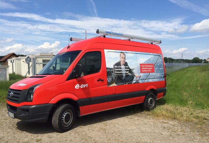 Servicefahrzeug von Eon im Einsatz.