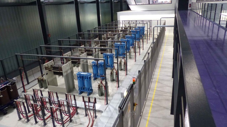 Mittelspannungsnetz in Adlershof bei Younicos. - © nhp
 Mittelspannungsnetz in Adlershof bei Younicos.