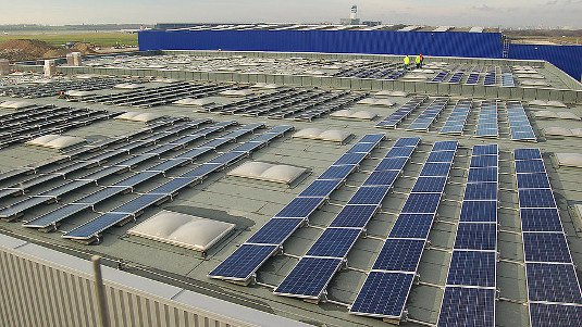 Die vorhandenen Dachflächen reichen aus, um so viel Solarstromleistung aufzubauen, dass die Photovoltaik über zwölf Prozent der Stromproduktion in Österreich übernehmen kann.