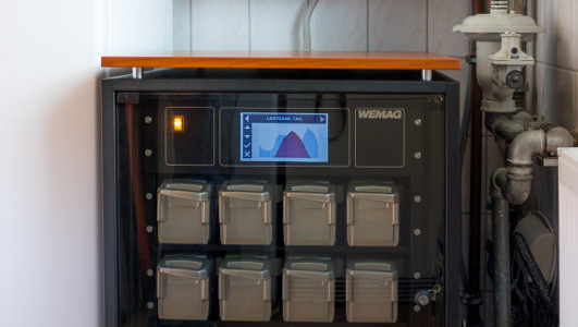 Immerhin gab es schon einmal einen Prototypen: Der Reevolt Stromspeicher, in dem ausgediente Akkus aus Elektrofahrrädern verbaut wurden.