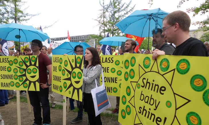 EEG-Protest in Berlin. Die anstehenden Änderungen bringen Bürger, Verbände und Unternehmen auf die Straße.