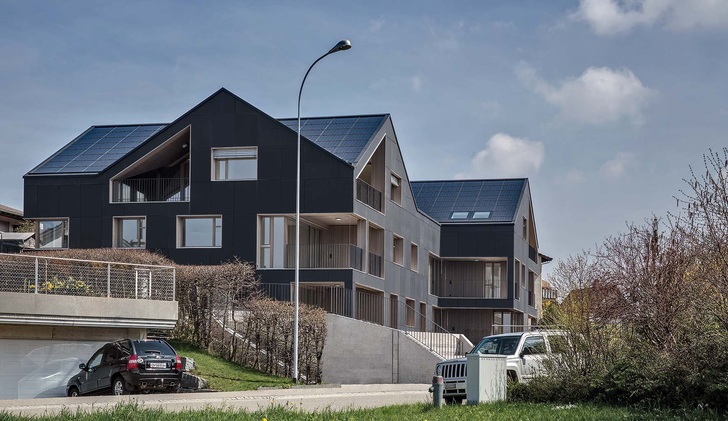 Neun Familien unter einem Dach leben energieautark.
