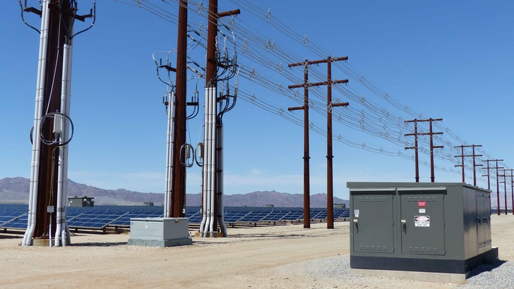 Die Sonne im US-Bundesstaat Kalifornien fordert den Umrichtern viel ab.