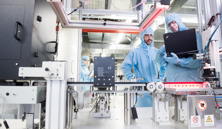 Online lernen und Wissen in modernen Laboren praktisch anwenden — diese Möglichkeit bietet die Fraunhofer Academy in ihren diversen Weiterbildungsangeboten. - © Uni Freiburg/Klaus Polkowski
