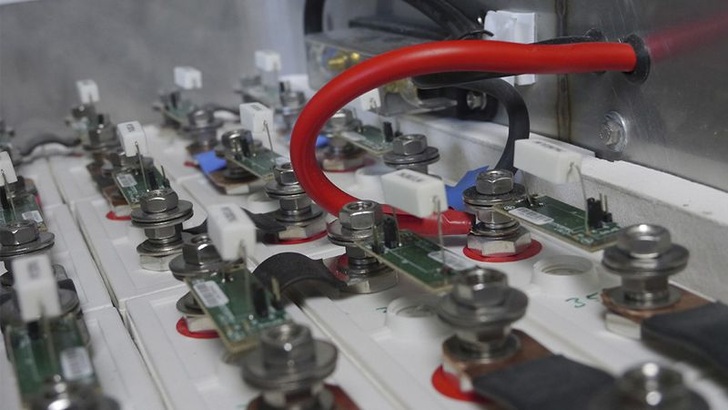 Zu einem Speicher gehört auch ein Batteriemanagementsystem. - © Energy Depot
 Zu einem Speicher gehört auch ein Batteriemanagementsystem.
