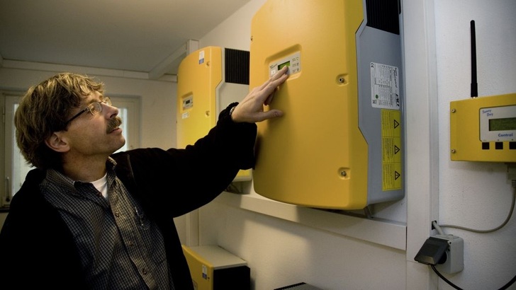 Die Wechselrichter mutieren zum Hirn komplexer Eigenverbrauchssysteme, die zahlreiche Funktionen anbieten müssen.