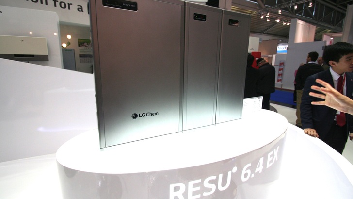 Der neue Speicher gewann auf der Intersolar 2016 den EES-Award.