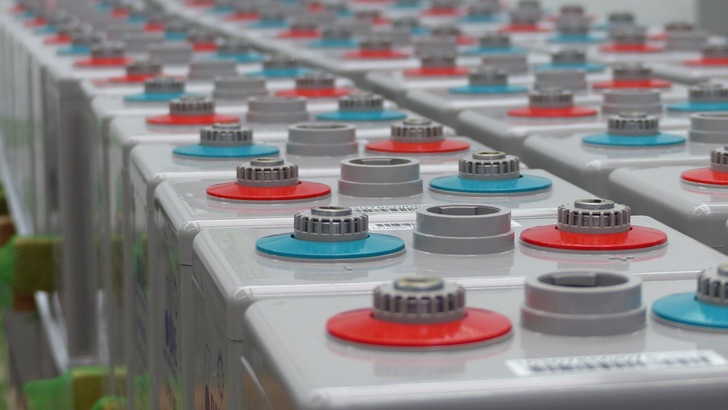 Es gibt einen Run auf Lithiumakkus, aber Bleibatterien sind noch nicht aus dem Rennen. - © nhp
 Es gibt einen Run auf Lithiumakkus, aber Bleibatterien sind noch nicht aus dem Rennen.