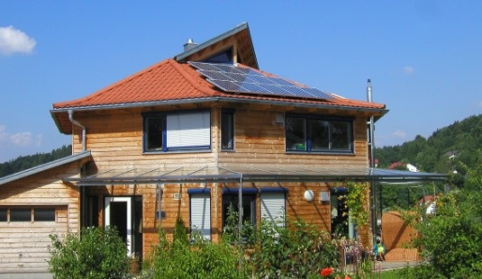 Mit dem Solarkataster kann sich der Hauseigentümer auch die Wirtschafltichkeit einer Teilbelegung des Daches berechnen lassen. - © Wagner & Co. Solartechnik
