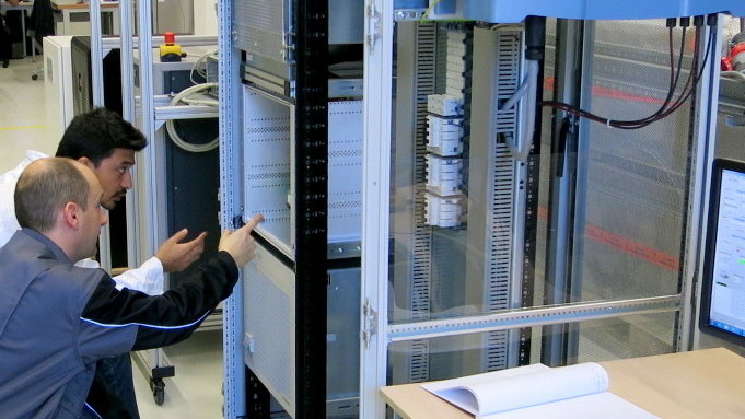 Auf den Testständen in den Freiburger Labors werden die Speicher speziellen Belastungsprofilen unterzogen.