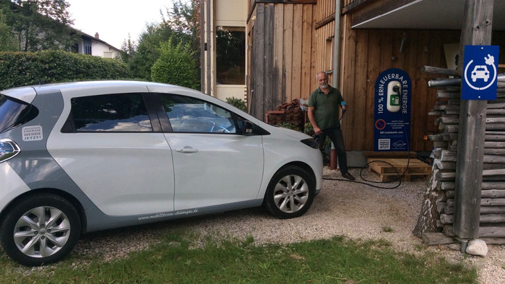 Georg Beyschlag will nicht länger warten. Gemeinsam mit Partnern baut er ein Netz von Ladesäulen am Chiemsee auf.