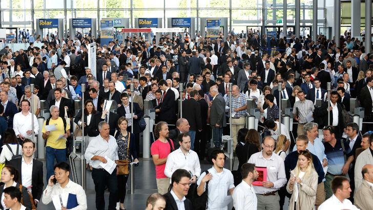 Im kommenden Jahr können sich die Besucher der Intersolar voll auf die Messe konzentrieren. - © Solar Promotion GmbH
