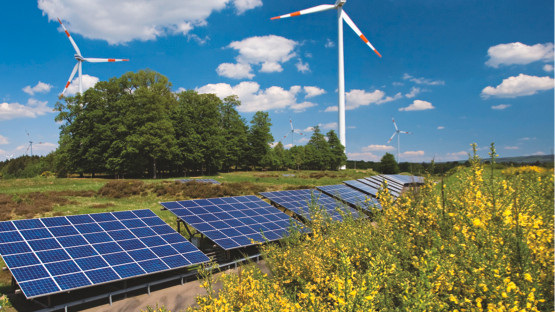 Photovoltaik und Windkraft werden in Zukunft die tragenden Säulen der Stromversorgung sein. Deshalb müssen jetzt die Rahmenbedingungen geschaffen werden, um sie in das Gesamtsystem zu integtrieren. - © Juwi
