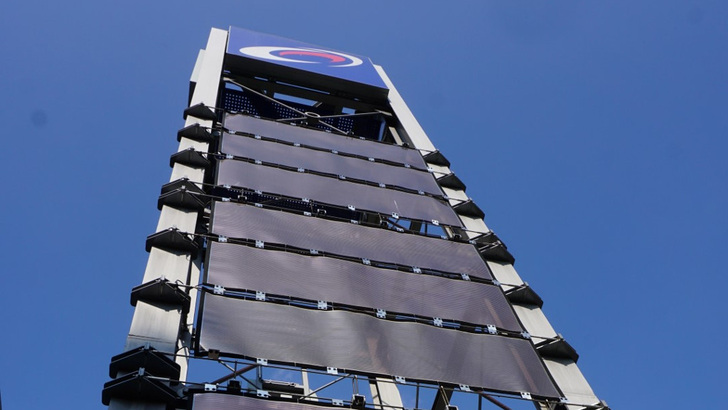 Die Anlage in Frankfurt ist die erste mit organischen Solarmodulen, die am Netz war.