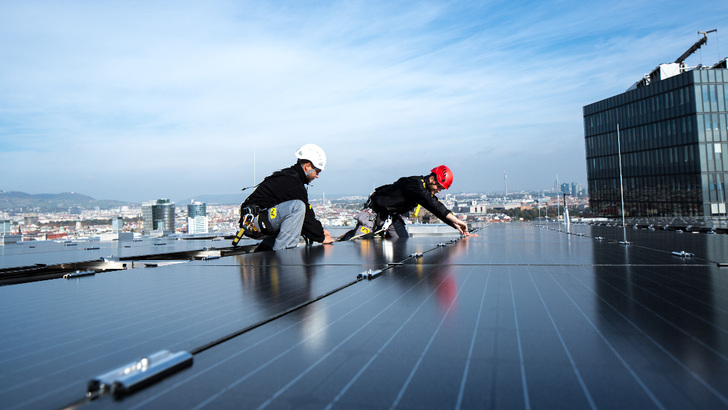 Biser hat Wien Energie vor allem Anteile an den eigenen Solaranlagen den Kunden zum Kauf angeboten. Jetzt soll das Geschäftsmodell erweitert werden. - © Wien Energie/Ian Ehm
