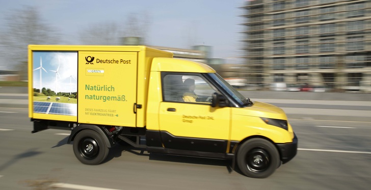 Die Zustellfahrzeuge der Post müssen im Stadtverkehr häufig halten und fahren keine Langstrecken. Für dieses Einsatzprofil sind Elektroautos ideal geeignet.